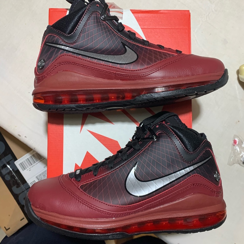 LeBron 7 Christmas GS 7Y QS Red Black Sneakers